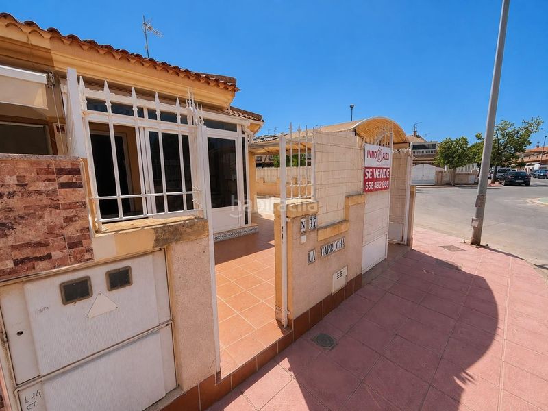 Foto 8e30c784-e88a-44e0-bedd-ed06d8e22e31. Casa adossada amb aparcament a Centro Alcázares (Los)
