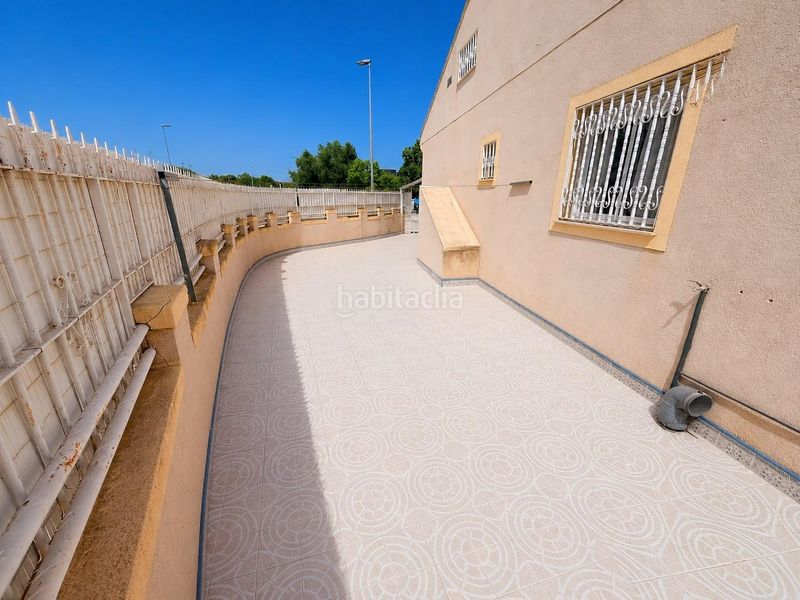 Foto 9d3c2fa1-6e39-4dd7-9c8f-ef1c610a0152. Casa adossada amb aparcament a Centro Alcázares (Los)