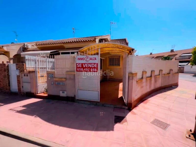 Foto bf8d1300-4655-457b-9c78-9634470a7c7a. Casa adossada amb aparcament a Centro Alcázares (Los)