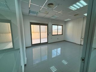 Rent Office space in Centro. Oficina en alquiler en los alcázares