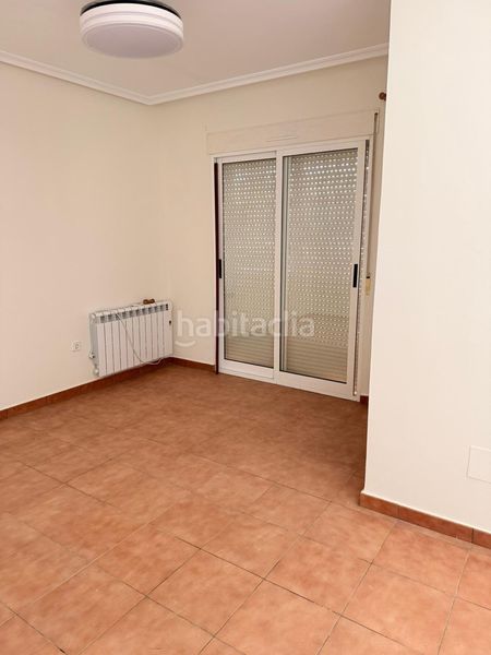 Foto e2b50cfd-1935-48d3-a380-de666d304a43. Lloguer dúplex amb aparcament a Centro Alcázares (Los)