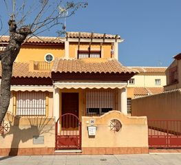 Miete Zweistöckige Wohnung in Centro. Dúplex en alquiler en los alcázares  listo para entrar a vivir