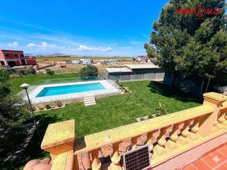 Xalet a Centro. Exclusiva finca rústica con piscina en los alcázares