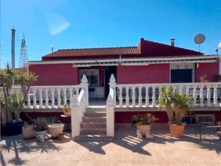 Chalet in San Félix. Chalet independiente con parcela de 2.000 m2