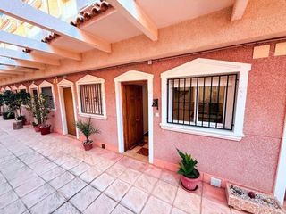 Casa adossada a Centro. Adosado con ubicación privilegiada cerca de la playa en santa po