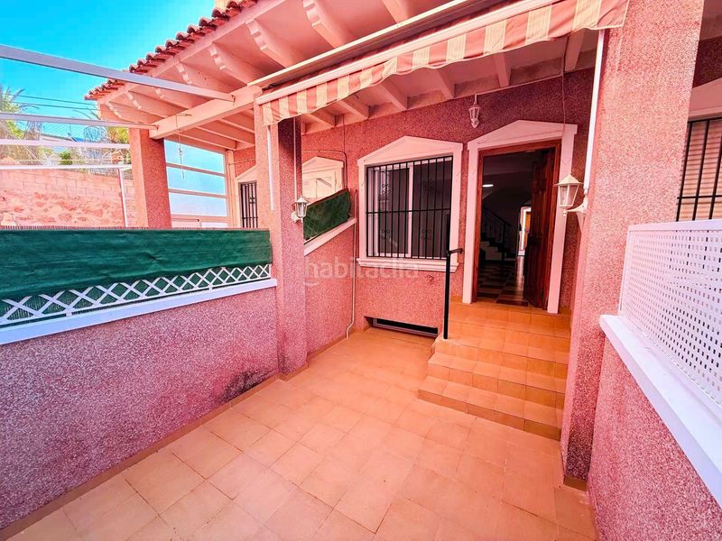 Foto 415b9d97-7bef-4939-913b-a41df8bec73e. Casa adossada amb aparcament a Centro Santa Pola