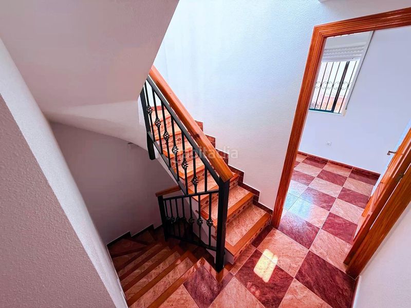 Foto 84cd2ce7-8d4b-49a6-abfb-b2de8e3a8b8f. Casa adossada amb aparcament a Centro Santa Pola