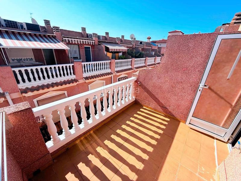 Foto c7f9e561-06ca-4210-879e-11f63160d3cc. Casa adossada amb aparcament a Centro Santa Pola