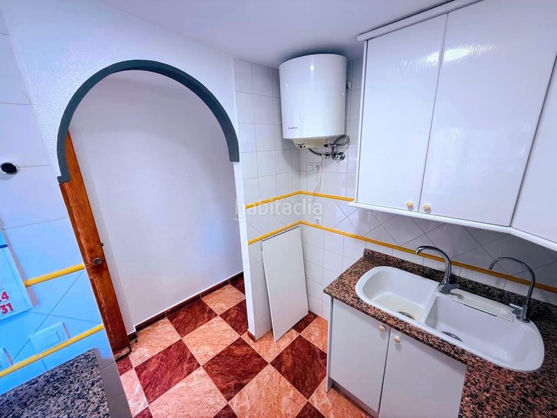 Foto c8b751f4-ad82-45b0-8b53-51365fe7f714. Casa adossada amb aparcament a Centro Santa Pola