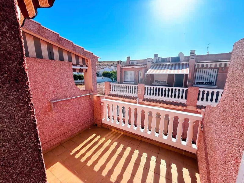 Foto f48f6008-a097-4723-afb8-29e90d18383d. Casa adossada amb aparcament a Centro Santa Pola