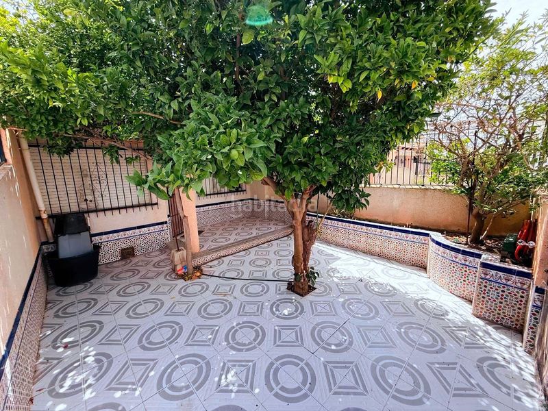 Foto 2d344bed-993a-41bd-86a5-e63bf5871119. Casa adossada amb aparcament a Centro Alcázares (Los)