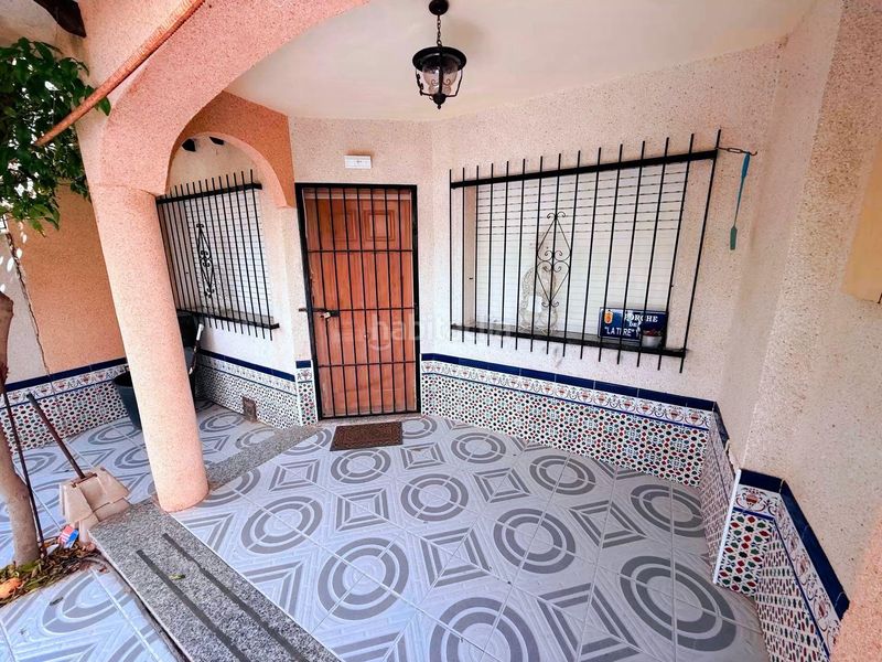 Foto 53c5b6f6-86e1-4ff2-88b9-6fcd50626ef4. Casa adossada amb aparcament a Centro Alcázares (Los)
