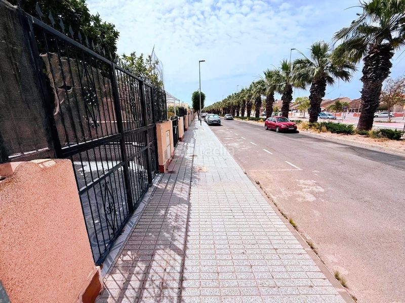 Foto eeed431b-c5fc-4c5f-9640-e09dca9b55c7. Casa adossada amb aparcament a Centro Alcázares (Los)