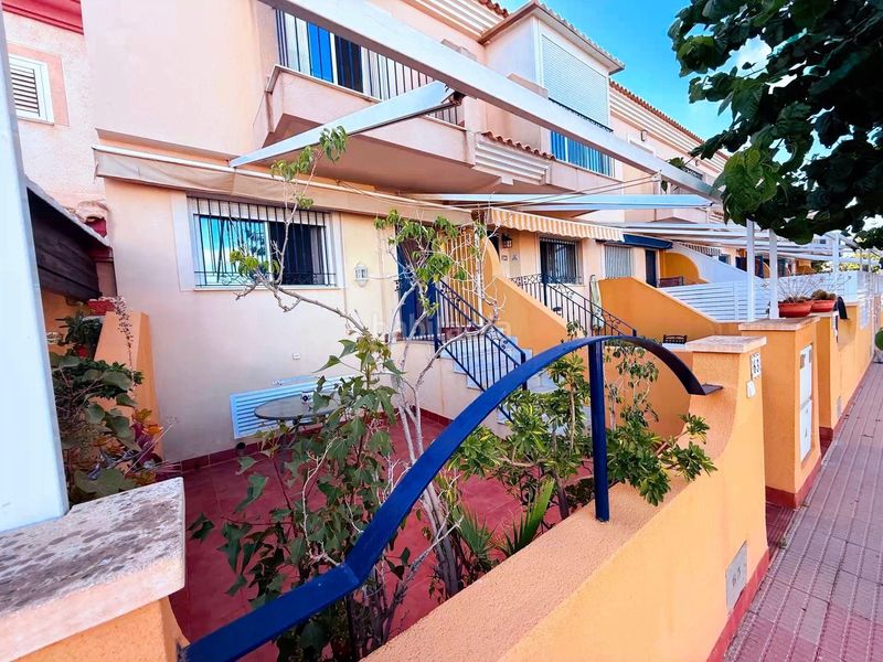 Foto b56de93d-9a90-44ed-bda4-5080aece948b. Casa adossada amb aparcament a Centro Alcázares (Los)