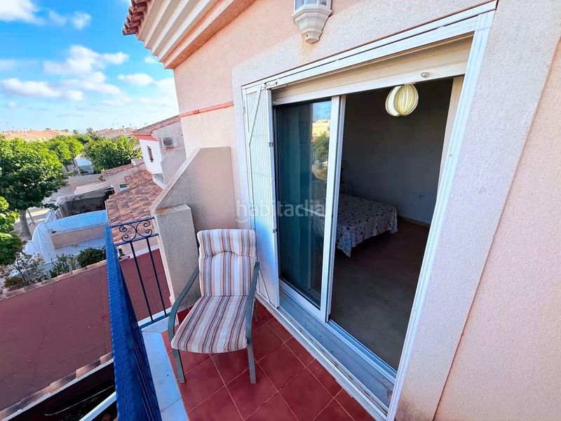 Foto bd312135-ba43-4d7c-8f3d-6079b33efff2. Casa adossada amb aparcament a Centro Alcázares (Los)