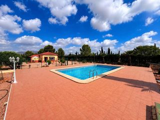 Bauernhof in Corvera. Invierta en una finca excepcional con piscina, pista de tenis y