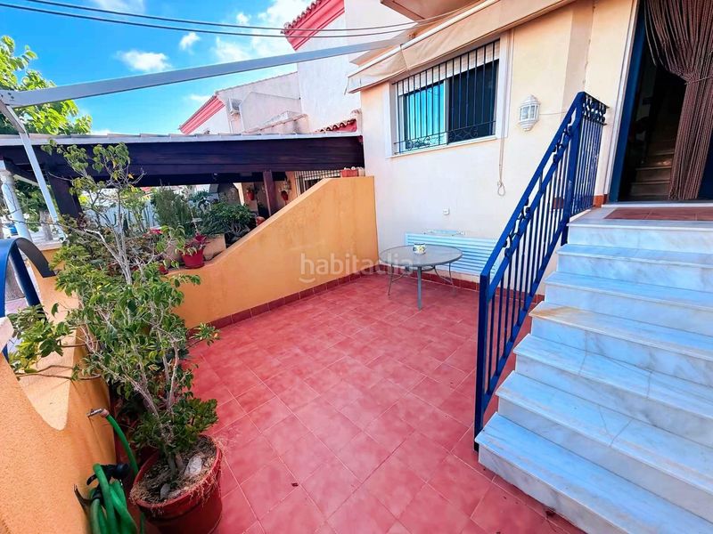 Foto 36e39e87-f30f-4fcd-a95a-ec25210560cf. Casa adossada amb aparcament a Centro Alcázares (Los)