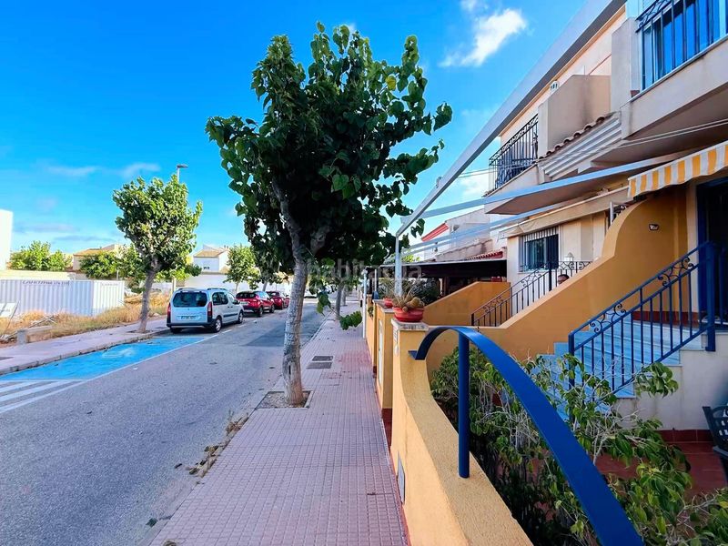 Foto 414a401b-b392-434d-9ad6-6587f6616fa2. Casa adossada amb aparcament a Centro Alcázares (Los)