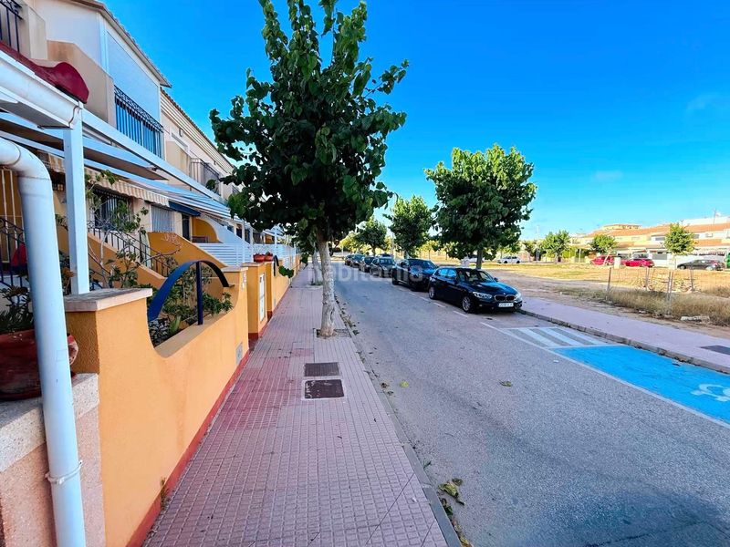 Foto ca72a4ec-94cc-4a6e-98a0-2fe576de3c18. Casa adossada amb aparcament a Centro Alcázares (Los)