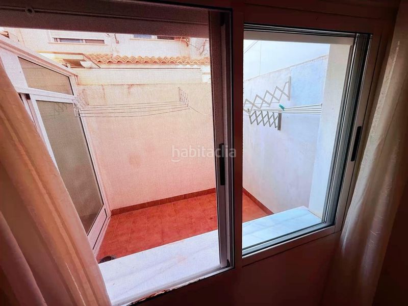 Foto dcd8ebda-3221-41e5-90d7-d75757329d6f. Casa adossada amb aparcament a Centro Alcázares (Los)
