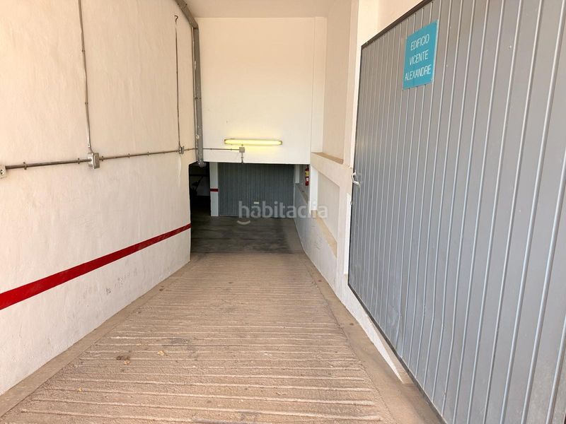 Foto ad4de36f-d4ba-45a8-8d96-070d8bc85ad8. Aparcament cotxe a Centro Alcázares (Los)
