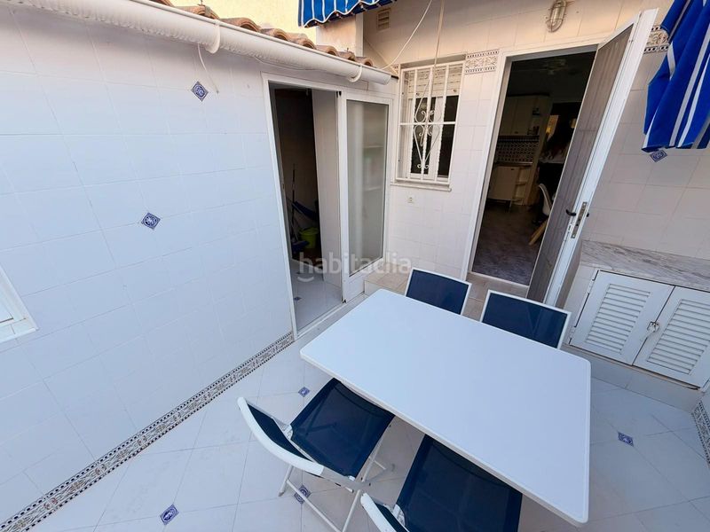 Foto dc50e1f8-606c-4205-aad4-59bc1c60aed9. Casa a schiera con parcheggio in Centro Alcázares (Los)