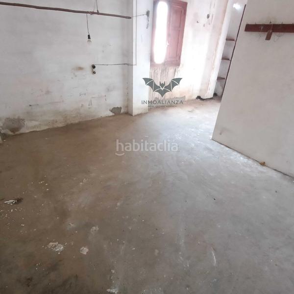 Foto a1915656-90eb-4e10-96a9-a21f61620ea6. Casa adossada amb aparcament a Polinyà de Xúquer