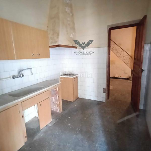 Foto a4a4b71a-cefb-43a2-b77f-15ba2f3bd20b. Casa adossada amb aparcament a Polinyà de Xúquer