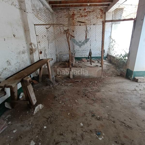 Foto c4f45d19-a097-431f-928d-b185cb2e2f00. Casa adossada amb aparcament a Polinyà de Xúquer