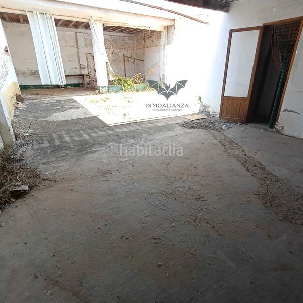 Foto fcbc5084-b281-45a1-b64b-10c387b6a068. Casa adossada amb aparcament a Polinyà de Xúquer