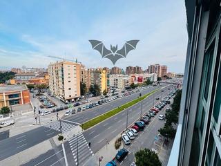 Pis  Avinguda d'ausiàs march 20. Piso en malilla