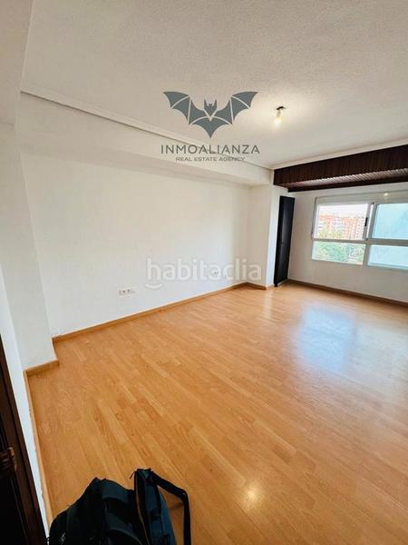 Foto 9741d681-3013-4df4-930e-b802792788bf. Pis a avinguda d'ausiàs march 20 a Malilla Valencia