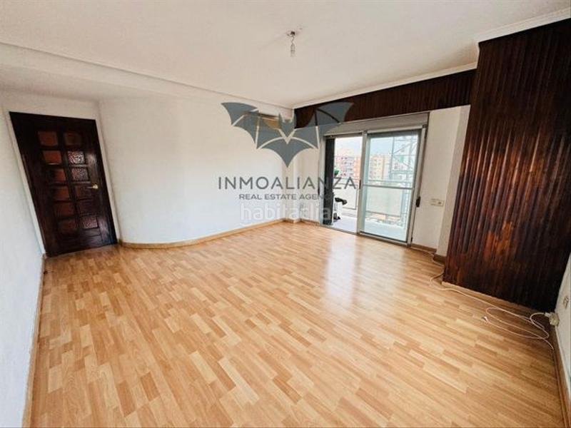 Foto a5d4b881-79ca-40a1-b525-ab41e7815067. Pis a avinguda d'ausiàs march 20 a Malilla Valencia