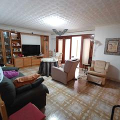 Etagenwohnung in Sueca. Posibilidad de hacer 10 habitaciones dobles , muy buena ubicació