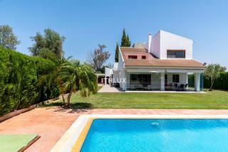 Casa  Minas golf  calle málaga. Ithlux  sevilla te ofrece éste espectacular chalet independiente