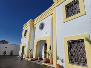 House  Zurbarán. Exclusiva villa de 733 m en sanlúcar la mayor, sevilla, con asce