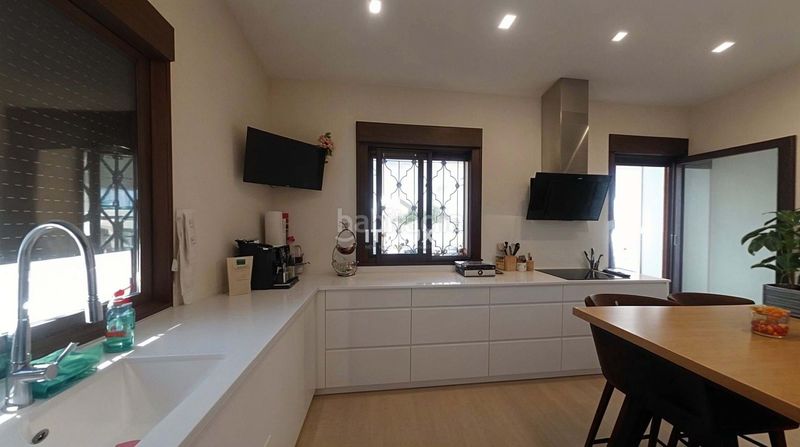 Foto b4a7d3c7-2c99-4c42-9d48-b58785dfc346. House with heating parking in Sanlúcar la Mayor