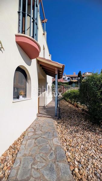 Foto 143cfdaa-ab7a-49cc-ba6e-620355026d34. Casa elegante casa adosada en esquina en la prestigiosa las lomas, Costa Esuri 3 habitaciones 2.5 baños jardín privado 187 en Ayamonte