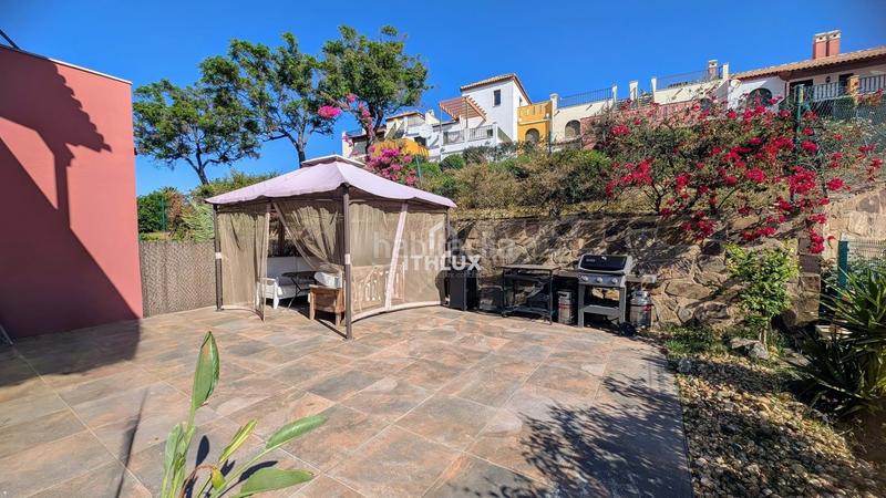 Foto 96e2381e-b711-4f8f-9430-6ab43772fa4d. Casa elegante casa adosada en esquina en la prestigiosa las lomas, Costa Esuri 3 habitaciones 2.5 baños jardín privado 187 en Ayamonte