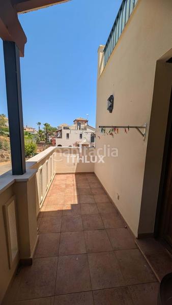 Foto bafe2dc0-d383-41a8-b2ee-bb5bc9089d9f. Casa elegante casa adosada en esquina en la prestigiosa las lomas, Costa Esuri 3 habitaciones 2.5 baños jardín privado 187 en Ayamonte