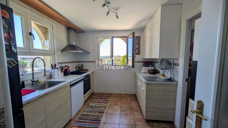 Foto deec0148-4cff-46bb-b42b-eb87bb551894. Casa elegante casa adosada en esquina en la prestigiosa las lomas, Costa Esuri 3 habitaciones 2.5 baños jardín privado 187 en Ayamonte