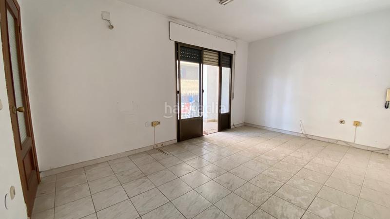 Foto 24f6f4a3-f591-47cd-adfe-fece2aed55e1. Casa adosada edificio en venta en el centro locales a pie de calle, vivienda alquilada y oficina convertible. precio en Villanueva de la Serena