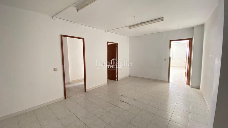 Foto 260b112e-9d57-4c7e-af8d-189c893da4db. Casa adosada edificio en venta en el centro locales a pie de calle, vivienda alquilada y oficina convertible. precio en Villanueva de la Serena