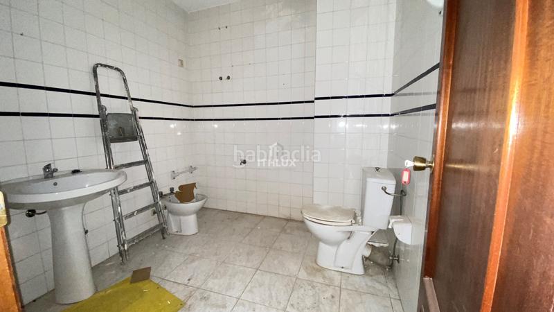 Foto 4b420bf1-75c3-44d7-bc4f-5d236c7096d5. Casa adosada edificio en venta en el centro locales a pie de calle, vivienda alquilada y oficina convertible. precio en Villanueva de la Serena