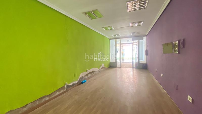 Foto 5ccaa8de-bf5f-49e9-b2bf-712af23d08e5. Casa adosada edificio en venta en el centro locales a pie de calle, vivienda alquilada y oficina convertible. precio en Villanueva de la Serena