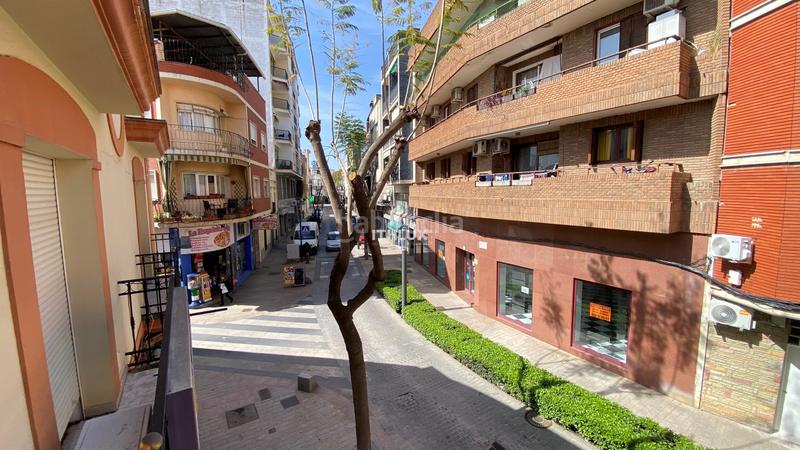 Foto 65c64b02-1b8e-43ab-83af-63f1e3732fc7. Casa adosada edificio en venta en el centro locales a pie de calle, vivienda alquilada y oficina convertible. precio en Villanueva de la Serena