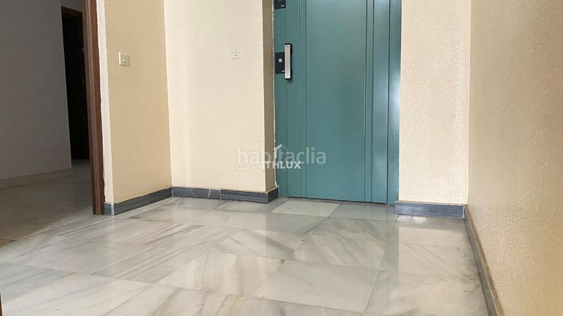 Foto 683fe8e7-68c8-4838-8299-d821e3ff98f4. Casa adosada edificio en venta en el centro locales a pie de calle, vivienda alquilada y oficina convertible. precio en Villanueva de la Serena