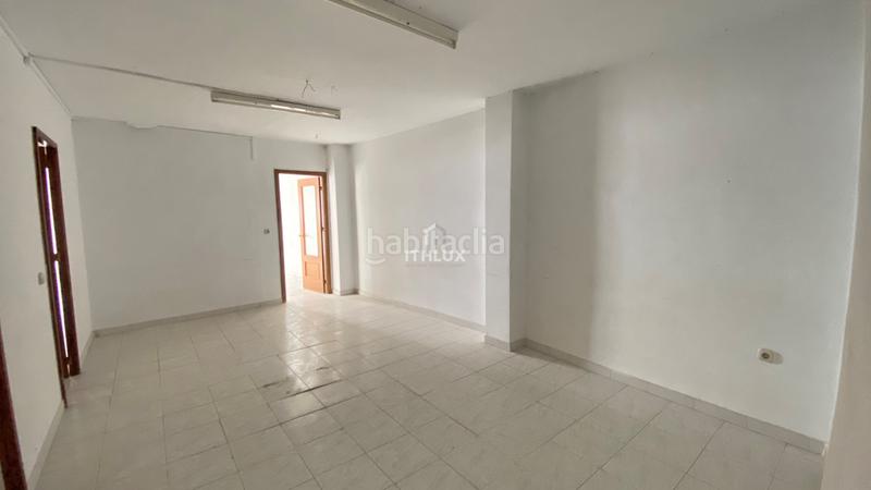 Foto 7571574e-1b3d-48f4-8e26-b0b667211d32. Casa adosada edificio en venta en el centro locales a pie de calle, vivienda alquilada y oficina convertible. precio en Villanueva de la Serena