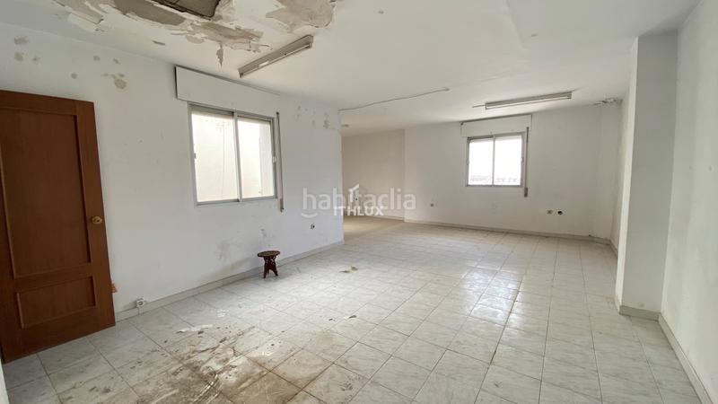 Foto 8e0cdce2-513f-45e4-80e1-9ba8d702a6a5. Casa adosada edificio en venta en el centro locales a pie de calle, vivienda alquilada y oficina convertible. precio en Villanueva de la Serena