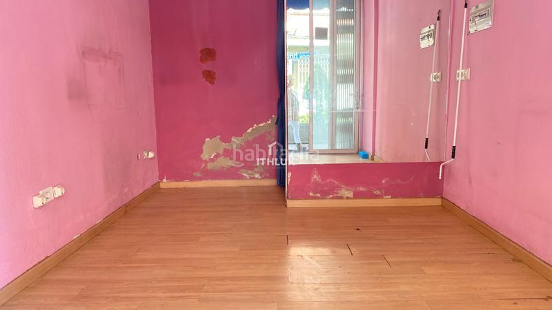 Foto 917328fa-92f4-42b9-9ca5-edf886d4abc8. Casa adosada edificio en venta en el centro locales a pie de calle, vivienda alquilada y oficina convertible. precio en Villanueva de la Serena